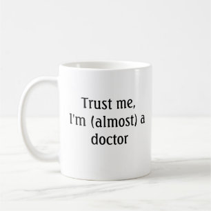 Tro mig, jag är nästan en doktor kaffemugg