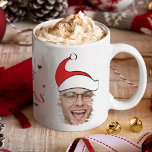Tro på julens magi | Santa Photo Kaffemugg<br><div class="desc">Roligt Tomtefoto mugg som innehåller ditt foto med en tomhatt och personligen "BELIEVE IN THE MAGIC OF CHRISTMAS" med ditt namn. Teckensnittet stilar kan ändras genom att klicka på den anpassade länken efter anpassning.</div>