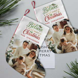 Tro på julfamiljens magiska foto liten julstrumpa