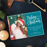 Tro på julmagi 2-familjens foton teater julkort<br><div class="desc">Modern Julhälsningar kort med en av din favoritjulfamilj porträtt på den lämnat,  kompletterad med ord "Tro på julens magi" på högerna över en modern tealbakgrund,  anpassade med ditt eget hälsning-budskap. Du kan ladda upp ytterligare en bild på baksidan av kortet.</div>