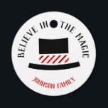 Tro på magen - Snowmans Top hat Gåvor Etiketter<br><div class="desc">Dessa favorittaggar har en vit bakgrund med en enkel designad snowmans top hat i mitten med Tro på magiken som en Julhälsningar överst och familj namn nedanför i rött. På baksidan är det rött med uttrycket "av hemgjorda gåvor" med en vit linje och sedan är namn av bakade gåvor en...</div>