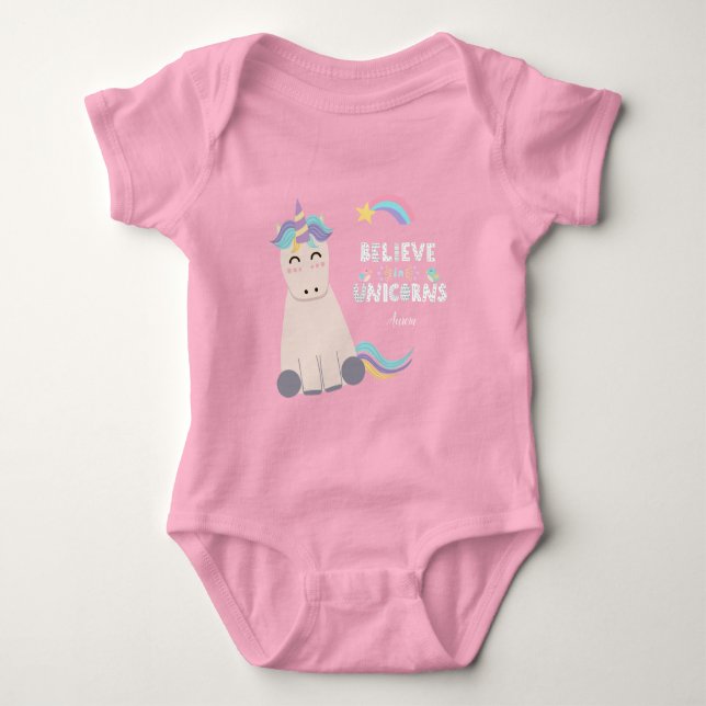 Tro på Unicorns Magic Rosa Monogrammed Girl T Shirt (Framsida)