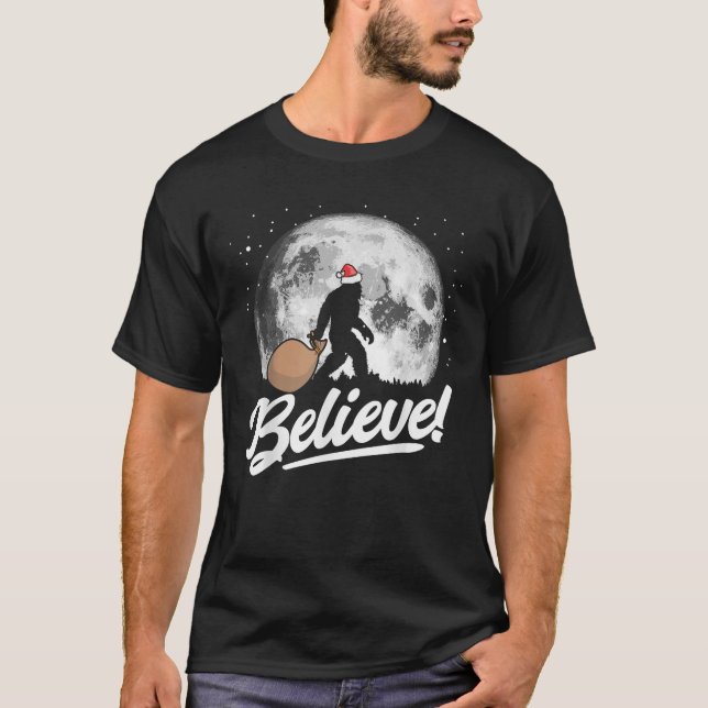 Tro Santa Bigfoot jul jul Snö Måne NattGR T Shirt (Framsida)