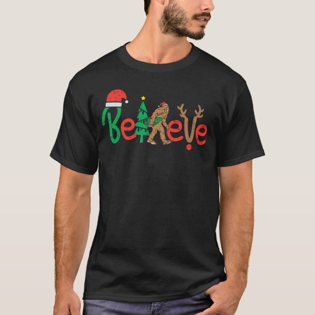 Tro Sasquatch Tomte Rein Julgran Pres gift gi T Shirt (Framsida)