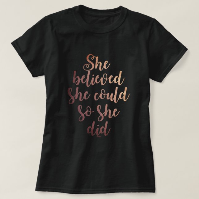 "Trodde hon henne kunde, så hon gjorde" rosa guld Tee (Design framsida)