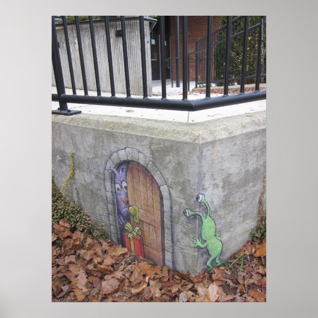 troll presenting sluggo poster (Framsidan)