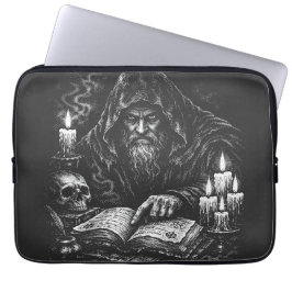Trollkarl som studerar Grimorium — av BurnsInHell Laptop Fodral