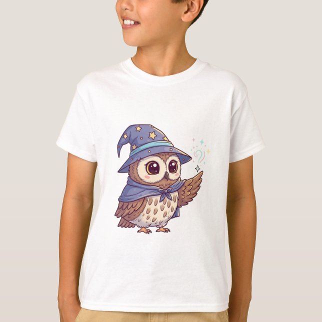 Trollkarl Ugglan Kastar en Förtrollning T Shirt (Framsida)