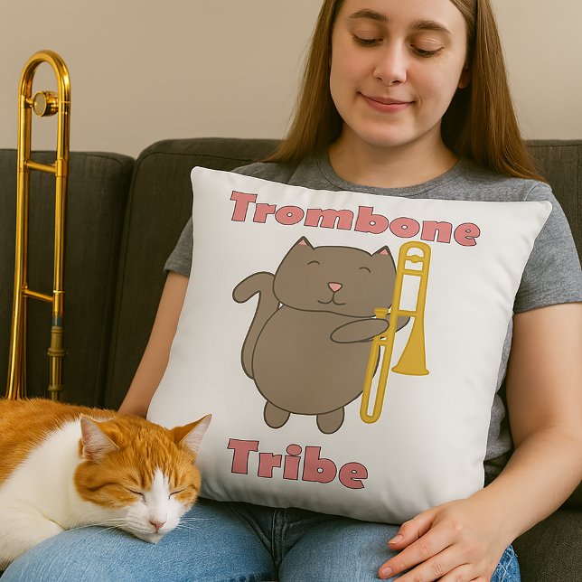 Trombone Tribe Söt Brun Katt Rosa Bokstäver Kudde (A throw pillow features a cute cat holding a trombone and the text trombone tribe in pink letters.)