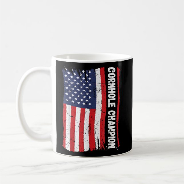 Trophy Champion Roligt Bean Bag Cornhole Player Fl Kaffemugg (Vänster)