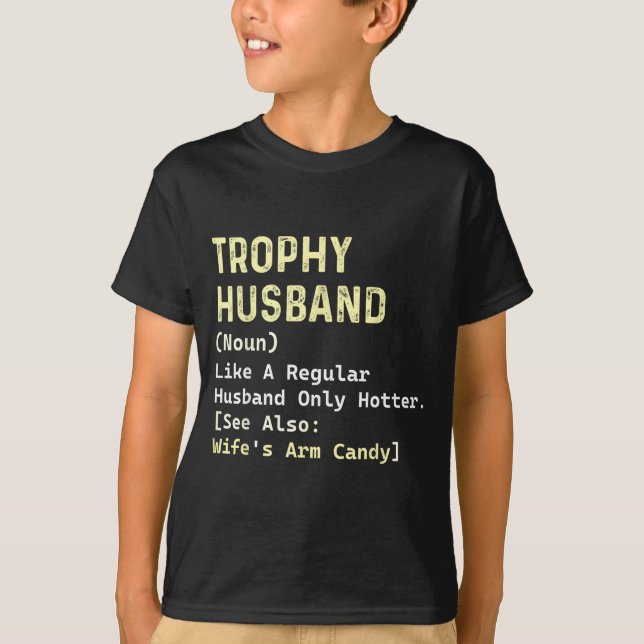 Trophy Husband Definition Wifes Arm Design T Shirt (Framsida)
