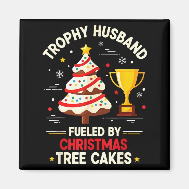 Trophy Retro Husband Fueled By Christmas Tree Cake Magnet (Framsidan)