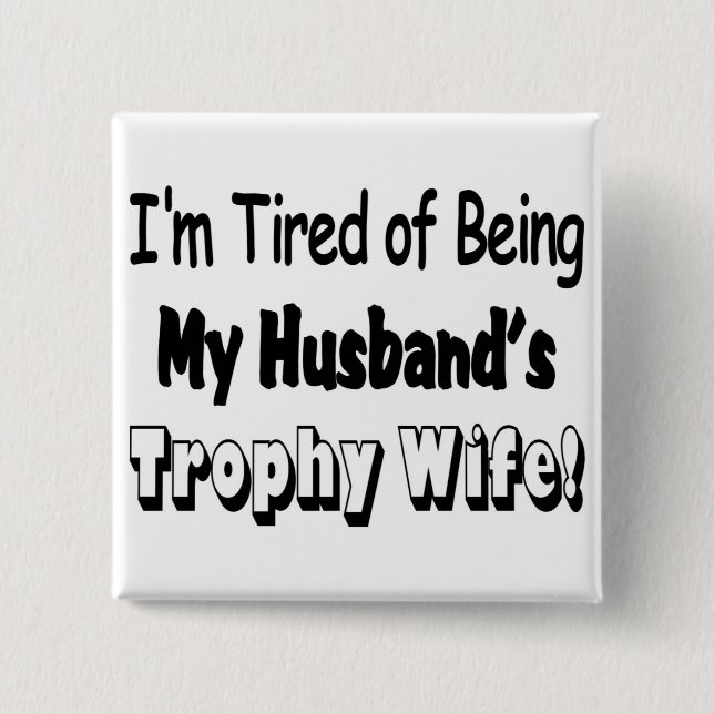 Trophy Wife Knapp (Framsida)