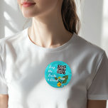Tropical Bachelorette QR code Buy a Drink Knapp<br><div class="desc">Tropical bachelorette party button with QR code template. "Buy the bride a drink" text and cocktail image over aqua blue waves design. Hand out to attendees at the bachelorette party, or make one button for the bride. Transfer the design to other items you may need. Upload the QR code icon...</div>