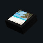 Tropical Beach Smyckeskrin<br><div class="desc">Småskuren seren och den fredliga tropiska vita sandstranden. Lugn turkos vatten och några handflatan träd för skugga. Perfektens placering för viss vila och avslappning.</div>