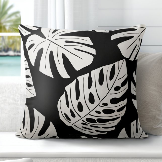 Tropical Black White Handflatan Monstera Löv Kudde (Discover Gorgeous Coastal Throw Pillows by Totally Coast)