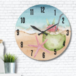 Tropical Cocktail Hour Beach Stor Klocka<br><div class="desc">Ett coola vattenfärgsstrandtema med skuggor av rosa och teal, som ger vibe för att en strand ska rymma. Cute rosa starfish and and teal blue and tan stränwave accents, and a grönt coconut cocktail drink drink drink. Det handlar om de där sjuka tropiska strandviberna. Cute Starfish Coconut Cocktail Drink Beach...</div>