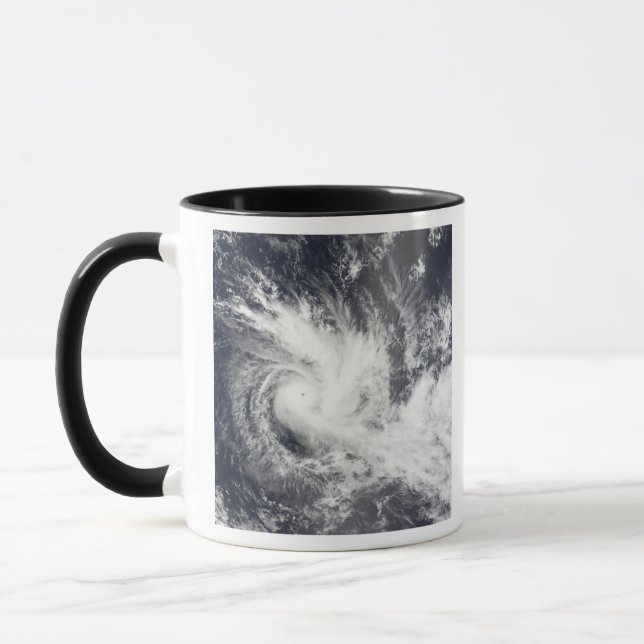 Tropical Cyclone Daman Mugg (Vänster)