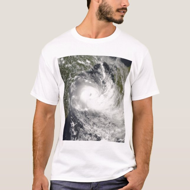 Tropical Cyclone Jokwe in the Mozambique Channe Tee Shirt (Framsida)