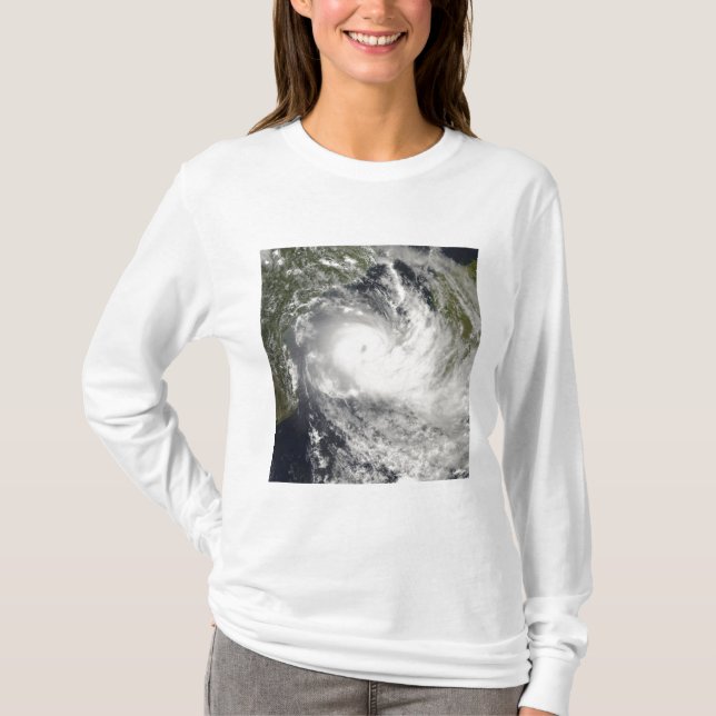 Tropical Cyclone Jokwe in the Mozambique Channe Tee Shirt (Framsida)