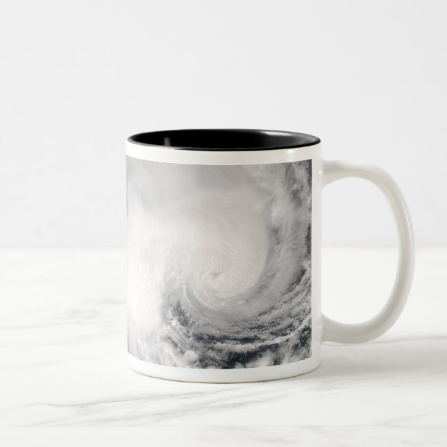 Tropical Cyclone Nicholas off Australia Två-Tonad Mugg (Höger)