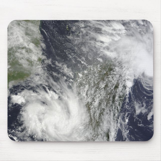 Tropical Cyclones Eric och Fanele Musmatta (Framsidan)