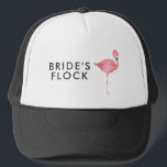 Tropical Flamingo Brudens sida Personlig Keps<br><div class="desc">Perfektens bachelorette hattar för din "Flamingle" party! Våra flamingo brudens sida truckerkepsar är perfekten för din besättning att få all uppmärksamhet överallt och dina gals går! Lägg till anpassningsbarnas ordalydelse i den här designen genom att använda rutorna "Redigera den här designmallen" på objektets höger eller klicka på den blå "Anpassa...</div>