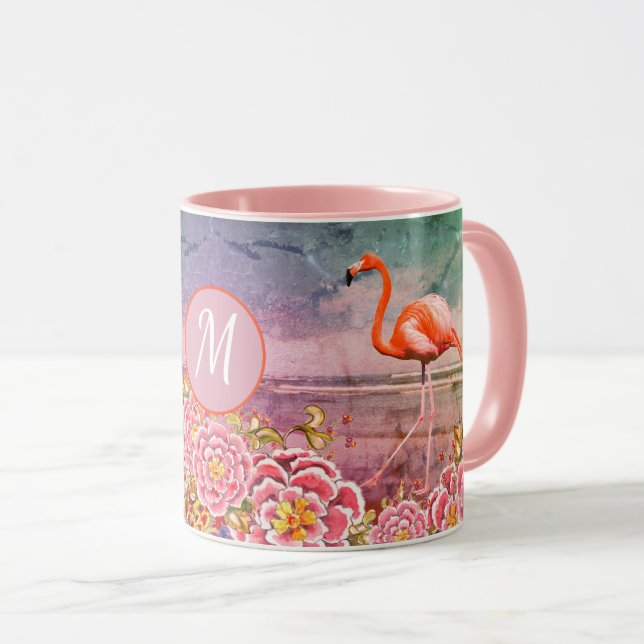 Tropical Flamingo on Beach, Rosa Flowers, Monogram Mugg (Framsida höger)