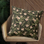 Tropical Flowers and Greenery Black Kudde<br><div class="desc">Dekorativ kudde är ett vackert mönster av tropiska blommor och grönt på svart. Det finns flera storlekar och material och är en roligt som kompletterar din hemdekoration. MATCHING-objekt i vår butik.</div>