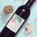 Tropical Greenery Rosa Flamingo Vinflaska Etikett<br><div class="desc">Låt oss bli flockade och fira bruden i stil! Vare sig du planerar ett badbröllop i Florida eller en vild flickors kvällstid, så är roligt och festliga vin-etiketter perfekten som tillägg till ditt bachelorette party eller brudens sida helg. Med min ursprungliga vattenfärgsgrej, rosa flamingos och monstera handflatan löv, ger dessa...</div>