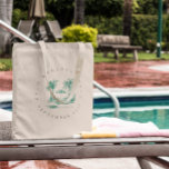 Tropical Handflatan Bachelorette | Mål för anpassn Tygkasse<br><div class="desc">Fira i stil med den här personligen bachelorette i påsen, med chic handdragen handflatan och poolside-detaljer. Perfekt för välkomstpåsar, gåvor till brudar eller ett tillbehör till snyggten under ditt mål, helg, är den här texten både praktisk och viktig. Anpassa till plats, datum eller grupp namn, oavsett om det är Handflatan...</div>