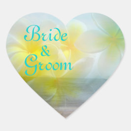 Tropical Haven Brud & Brudgum Plumeria Bröllop Hjärtformat Klistermärke