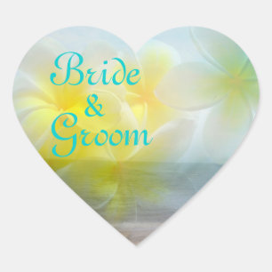 Tropical Haven Brud & Brudgum Plumeria Bröllop Hjärtformat Klistermärke