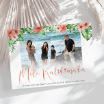 Tropical Hawaiian Mele Kalikimaka Helgdag Julkort<br><div class="desc">Önska dina vänner och familj i god jul med de här moderna,  mele kalikimaka-fotojulkort. Med en vit bakgrund,  ett skript som lyder "MELE KALIKIMAKA",  ditt favoritfoto omgivet av tropiska blommor,  handflatan löv och personlig med ett hälsning-meddelande till familjen namn och året om.</div>