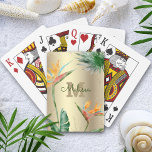 Tropical Island Blommigt Monogram Script Gold Foil Casinokort<br><div class="desc">Lägg till din känsla av speciella stil i speltiden med den här chicen, det moderna, anpassade namnet spelar kort. Fläktande, sofistikerade, färgstarka, tropiska vattenfärgfåglar av paradisblommor, faux guld glitter och kalligrafi av personlig med ett fet monogram initialt, täcker över en snyggt, glam- och borstad bakgrund av guld. Anpassa med ditt...</div>