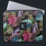 Tropical Jungle Foliage Botanical Mönster Laptop Fodral<br><div class="desc">Lush foliage i ljusa vattenfärgshader av blått,  fuchsia,  lila och grönt bildar ett vibrerande friformigt mönster i denna tropiska utformning. Den svarta bakgrunden kan ändras till vilken annan färg som helst genom att välja "anpassa den" och välja en annan bakgrund färg. Redigera exempelmonogrammet med ditt initiala program.</div>