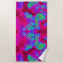 Tropical Lush Magenta Lövs Beach Towel