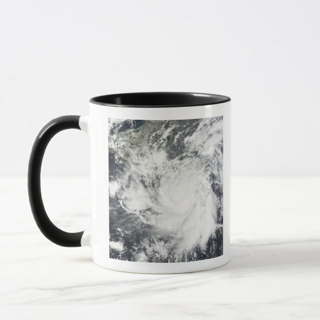 Tropical Storm Alma Mugg (Vänster)