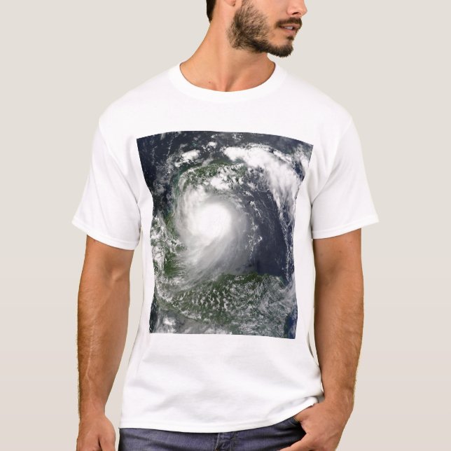 Tropical Storm Karl över Yucatan-Peninsulan T Shirt (Framsida)