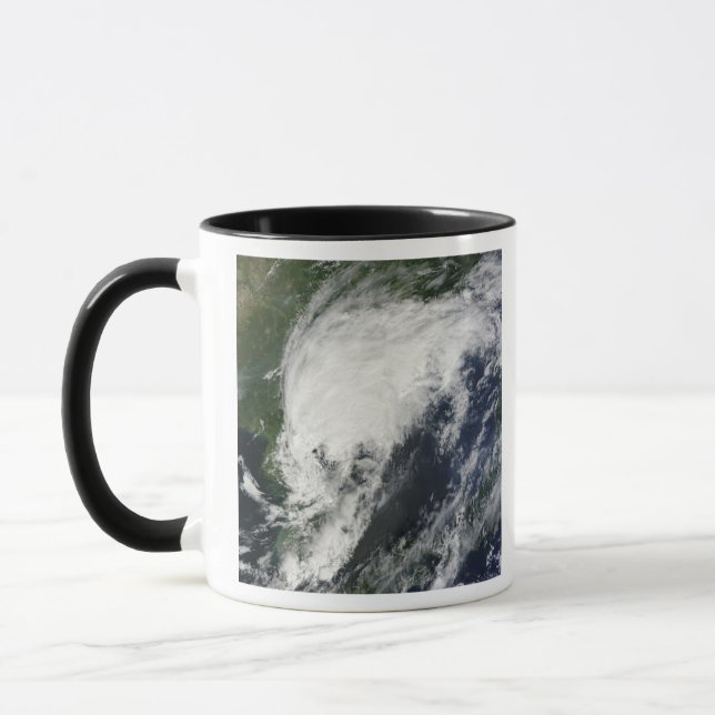 Tropical Storm Kompasu Mugg (Vänster)