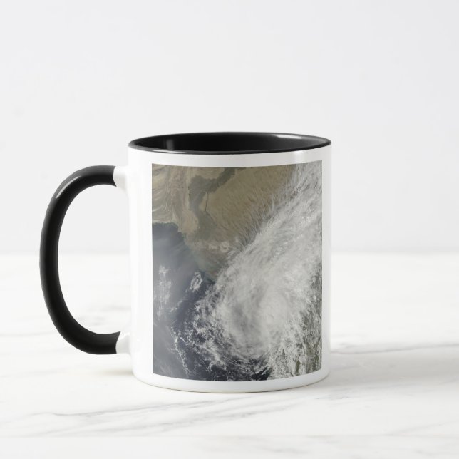 Tropical Storm Phyan Mugg (Vänster)