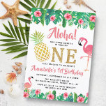 Tropical Summer Beach Luau Girls 1:a födelsedagen Inbjudningar<br><div class="desc">Fira i stil med trendiget födelsedagsfest inbjudan. Den här utformningen är enkel att anpassa med din speciella händelsetext och dina gäster blir glada när de tar emot dessa fantastiska inbjudningskort.</div>