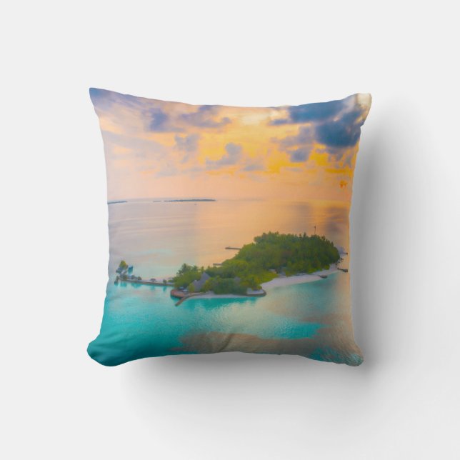 Tropical Sunset Island Throw Pillow | Beach & Ocea Kudde (Framsida)