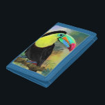 Tropical Toco Toucan Bird Wallet<br><div class="desc">Plattor med Exotic Tropical Toco Toucan Bird - Painting - Välj / lägg till din unika text / Namn / Färg / teckensnitt / Storlek / Inslag - Gör din Speciella gåva - Ändra storlek och flytta eller ta bort och lägg till inslag / text med anpassning verktyg! Målning och...</div>