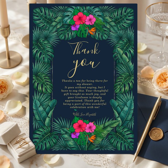 Tropisk blomsterdesign | Hibiskus & grönska  Inbjudningar (#tropicalwedding #weddingdinner#hibiscus #beachwedding #destinationwedding #floralithankyou)