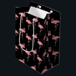 Tropisk design för shock rosa Flamingo Flock<br><div class="desc">Ta med tropikarna till firande med detta fet shock rosa flamingomönster. Den här designen har en uppspelande flamingos på en slående svart bakgrund och tillför en livlig kustcharm till alla händelser. Perfekt för tropiska födelsedagar,  sommar bröllop,  strand party och bachelorette firande. Gör presenten tydlig med den här oförglömliga flamingodesignen.</div>
