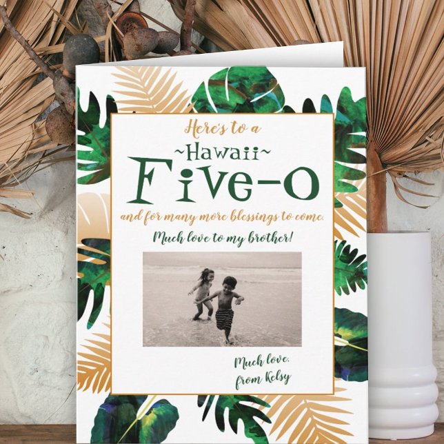 Tropisk Grönt Guld Hawaii 5-0 50:e födelsedagen Inbjudan (green gold tropical leaves monstera fern island leaves 50th 50 hawaii 5-0 happy birthday)