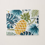 Tropisk handflatan-löv: gulfenad ananas, vit blått pussel<br><div class="desc">En stor tropisk gyllene ananas på blå och grönt färgad handflatan träd lämnar löv mönster. Vit bakgrund. Perfekt som inomhusaktivitet på stranden eller sommarhem.</div>