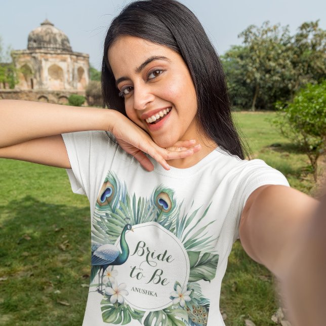 Tropisk indisk påfågel blomsterbrud att bli t shirt (Skapare uppladdad)