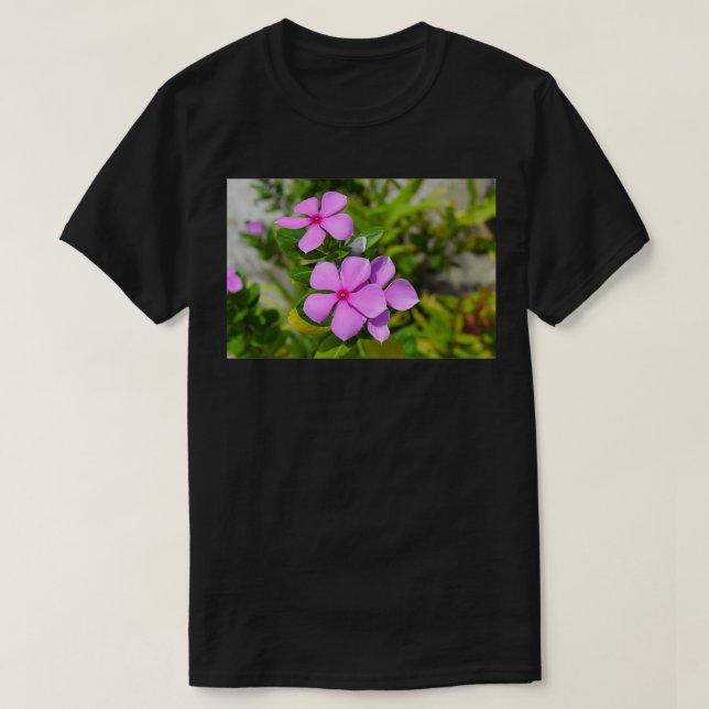 Tropisk klimatblomma med grönt löv för prin t shirt (Design framsida)